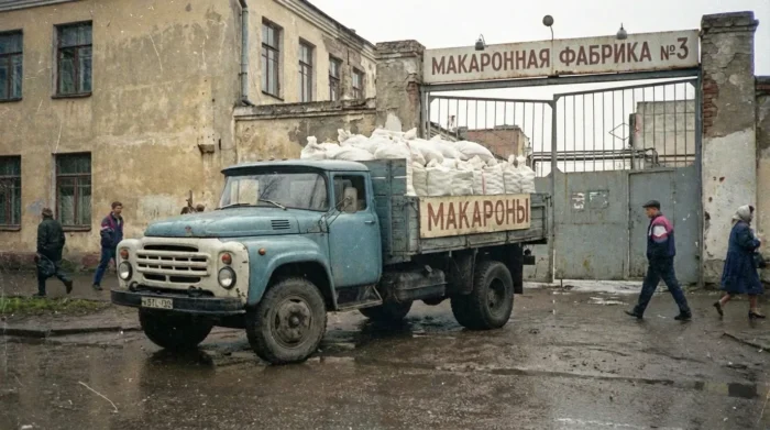 тот же грузовик, но без указания года на фотографии